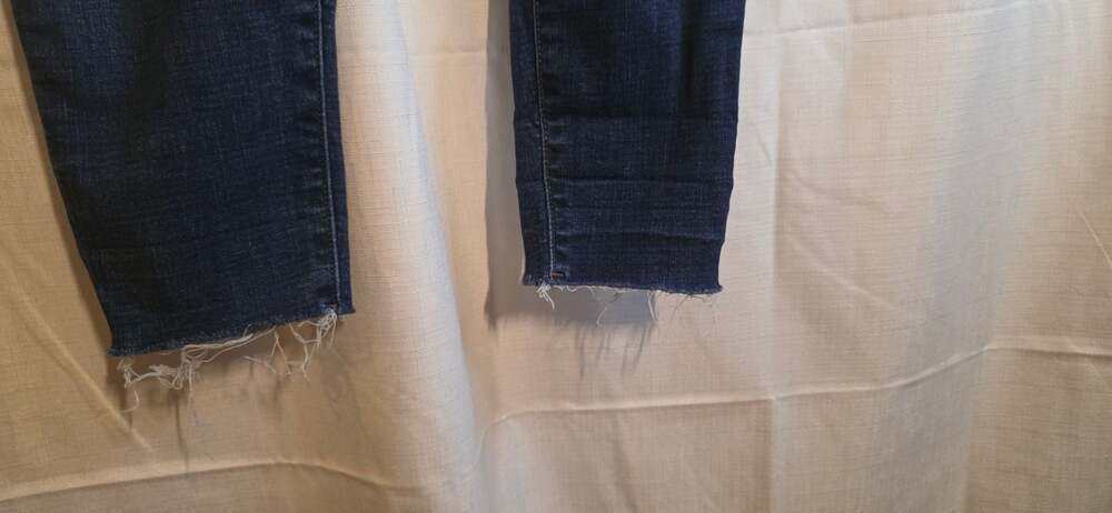 Kut from the Kloth Mia Skinny Jeans with Raw Hem Dark Wash Size 6 - Picture 4 of 10